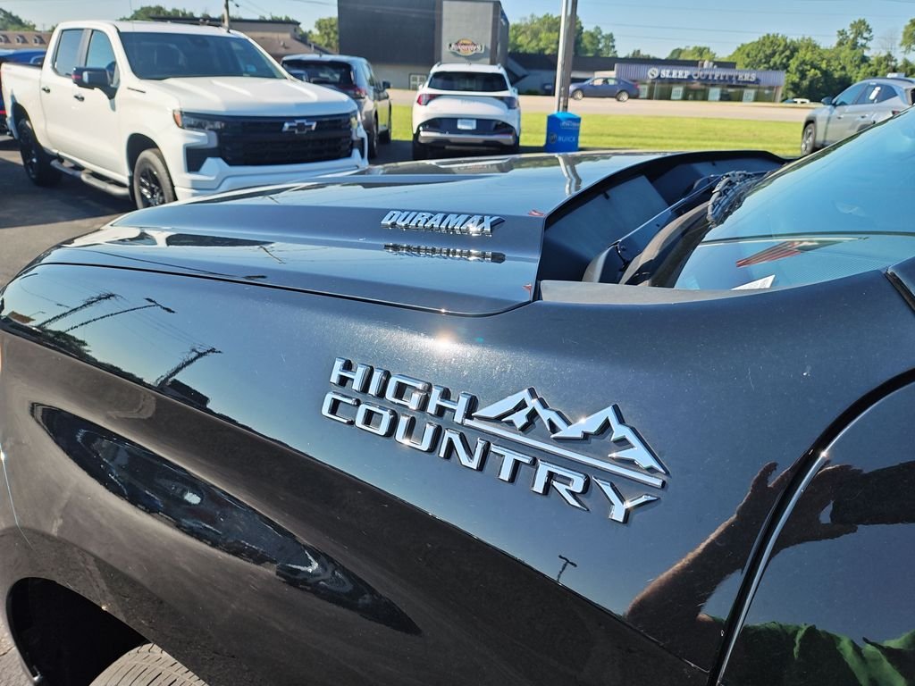 Used 2022 Black Chevrolet High Country image 27