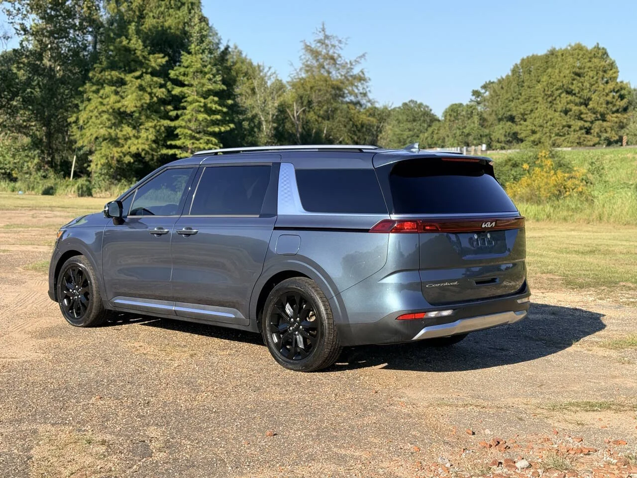 Used 2022 Gray Kia SX 4dr Mini Van image 3