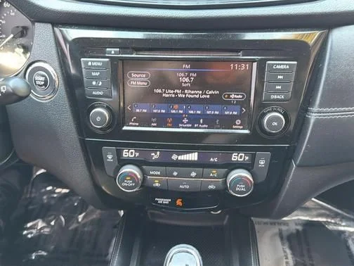 Used 2018 White Nissan SL image 18