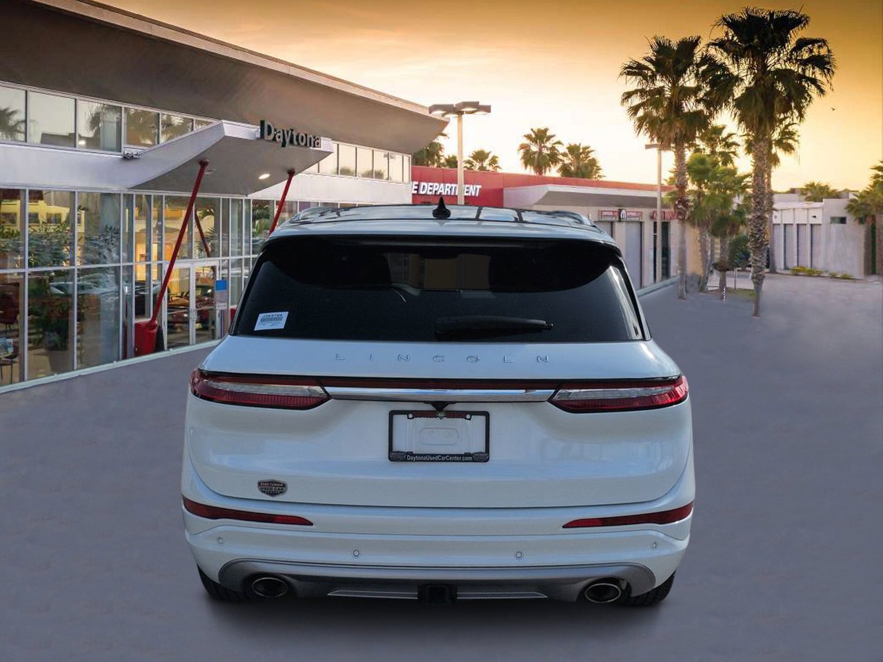 Used 2021 White Lincoln Reserve image 4