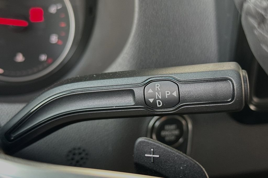 Used 2024  Mercedes-Benz Cargo 170 WB image 21