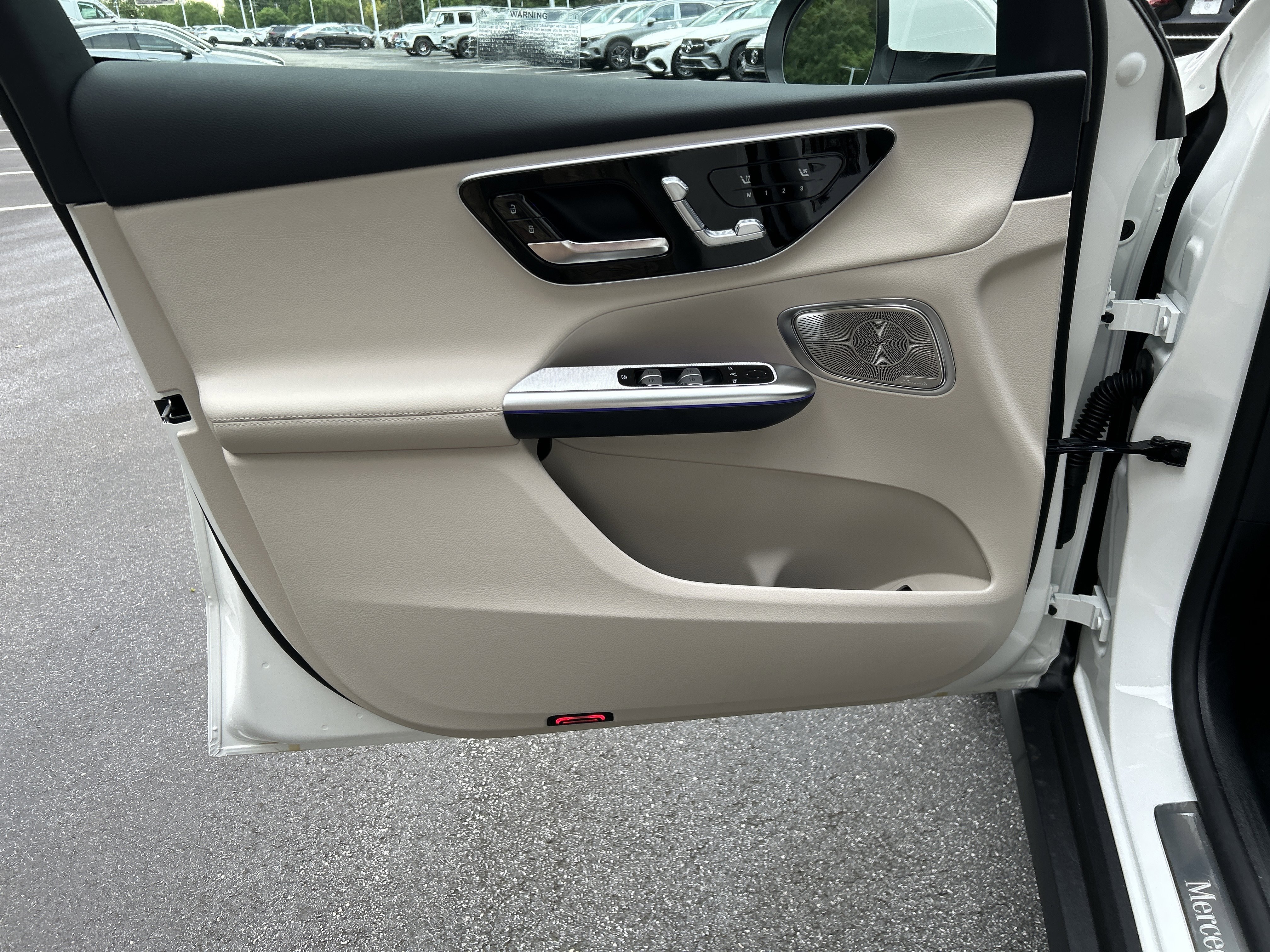 New 2026 Polar White Mercedes-Benz GLC 350e 4MATIC® SUV image 17