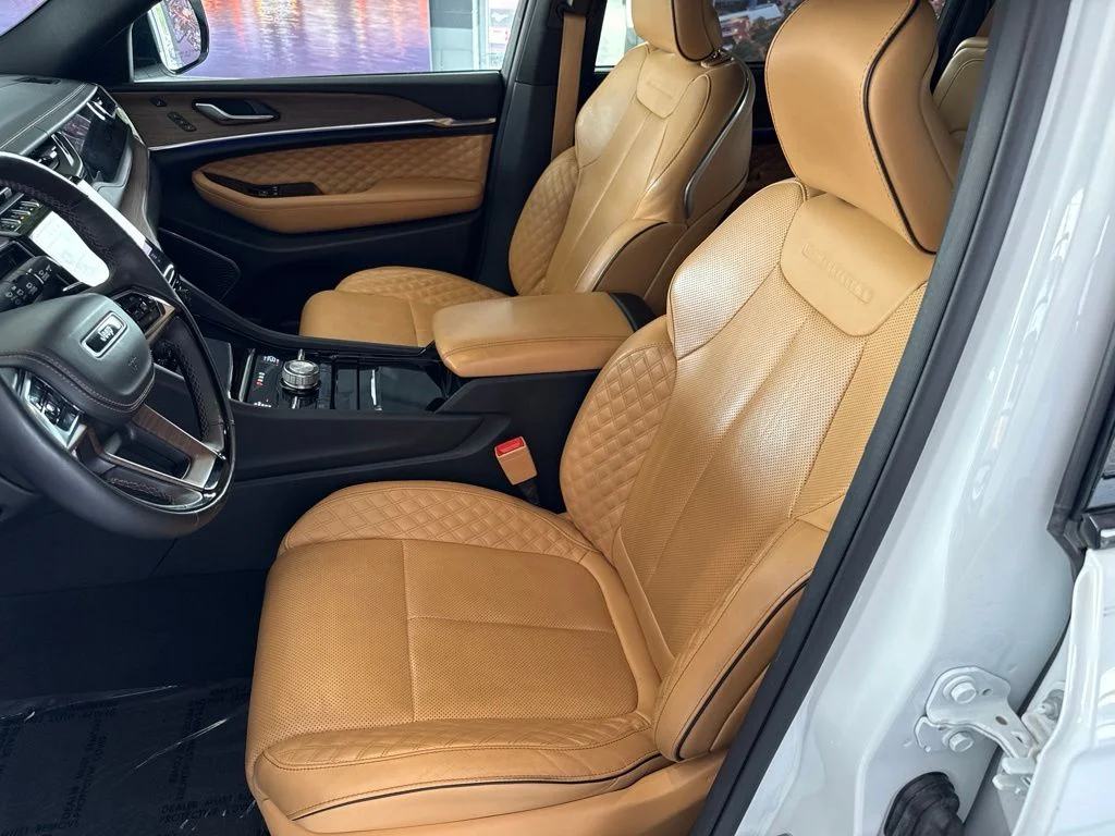 Used 2023 White Jeep Summit image 19