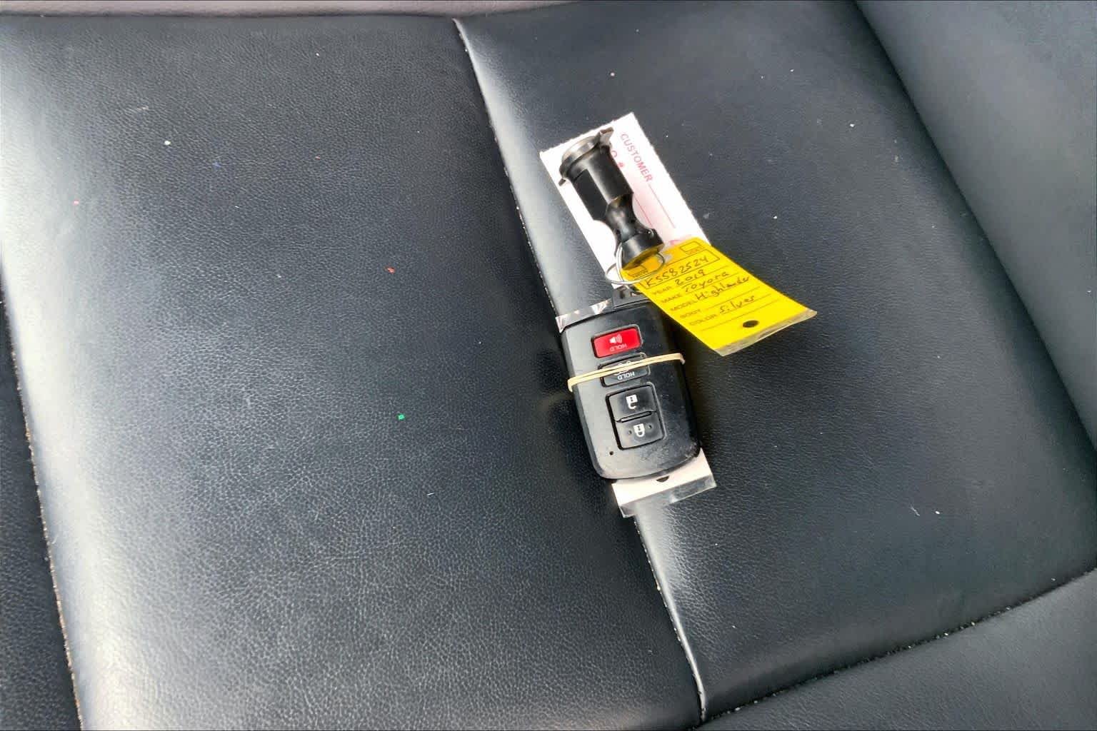 Used 2019 Celestial Silver Metallic Toyota XLE image 13