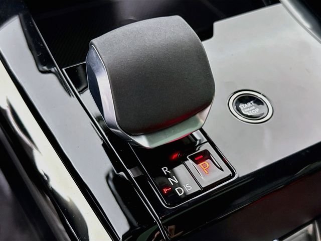 New 2026 Carpathian Grey Land Rover Dynamic SE image 19