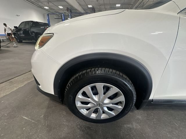 Used 2015 Glacier White Nissan S image 23