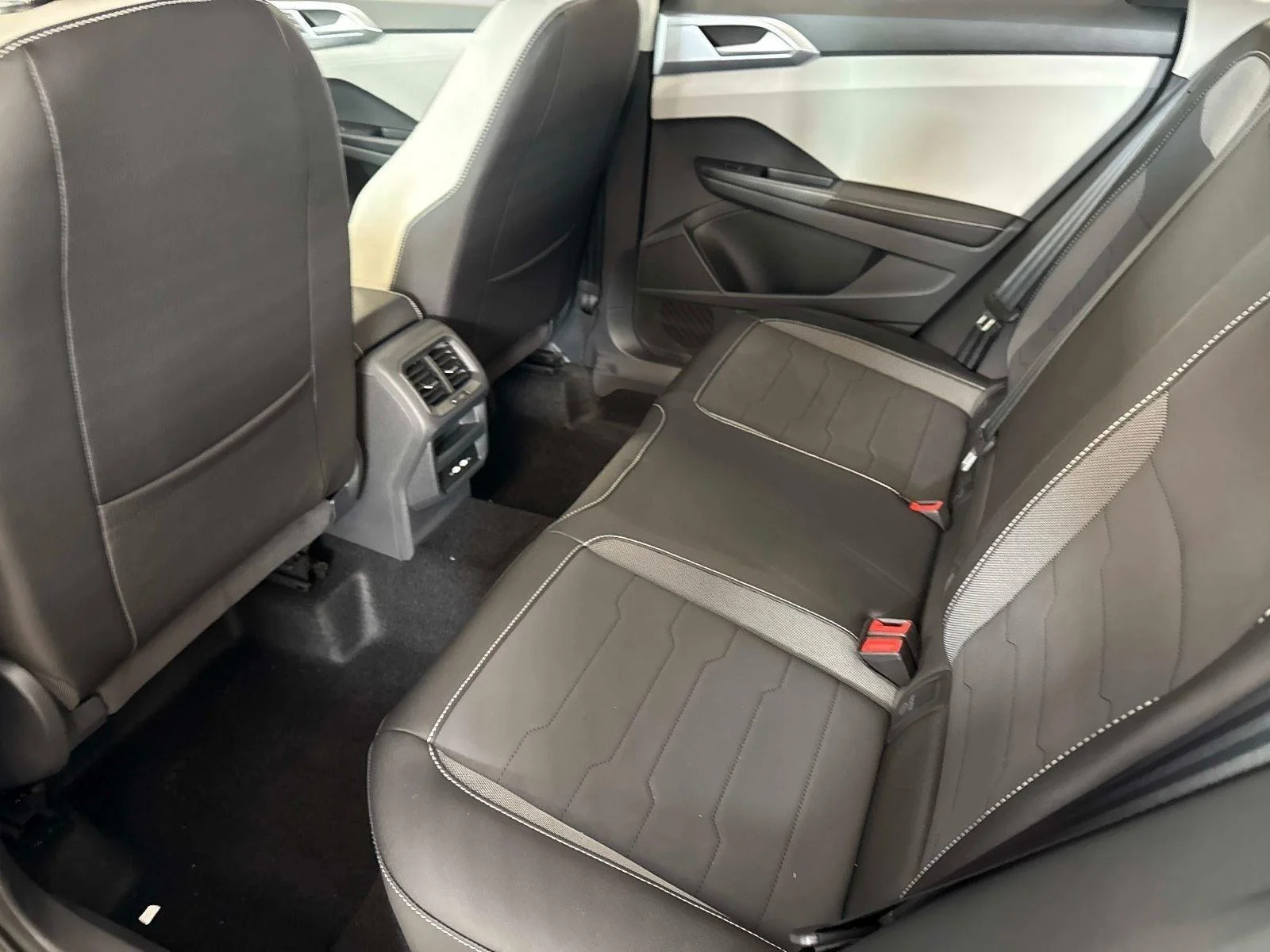 2026 Volkswagen Taos SE - Photo 14
