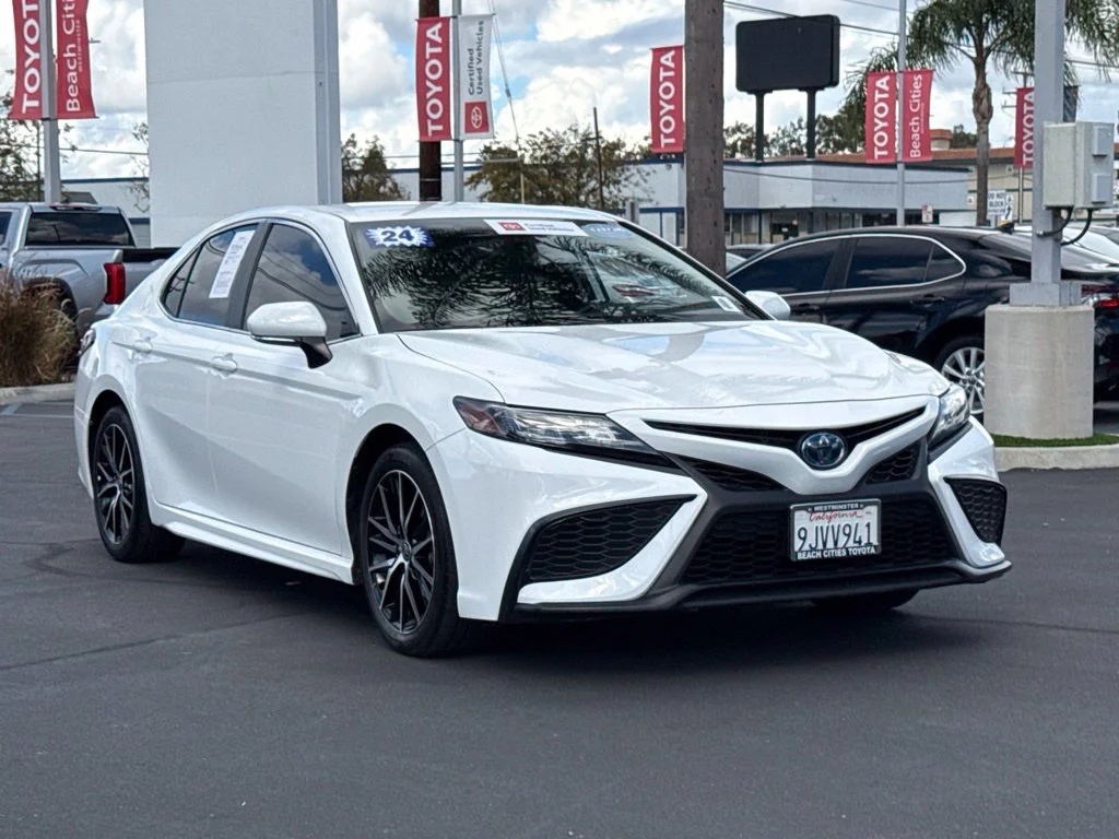 Certified Used 2024  Toyota SE image 1