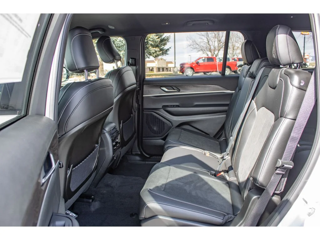 New 2026 Bright White Clearcoat Jeep Laredo Altitude image 38