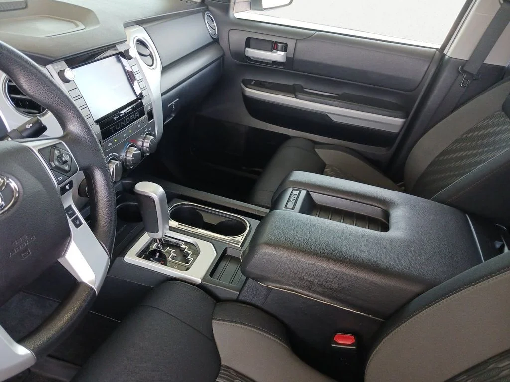 Used 2021 White Toyota SR5 image 11