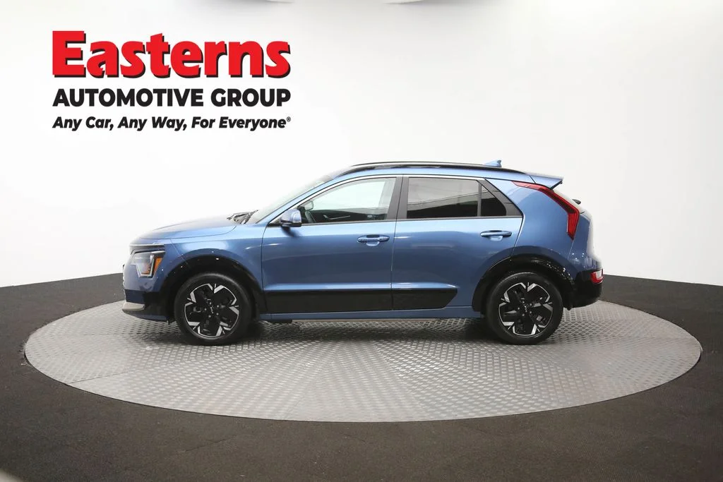 Used 2024 Blue Kia Wind image 61