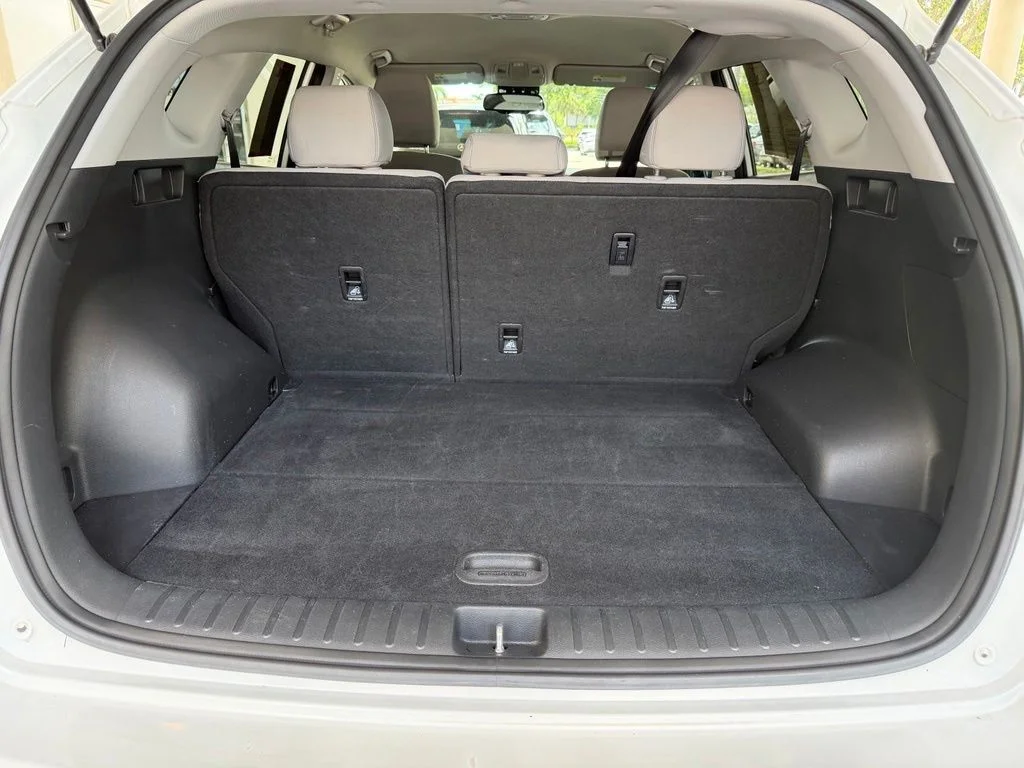 Used 2019 White Hyundai Value image 32