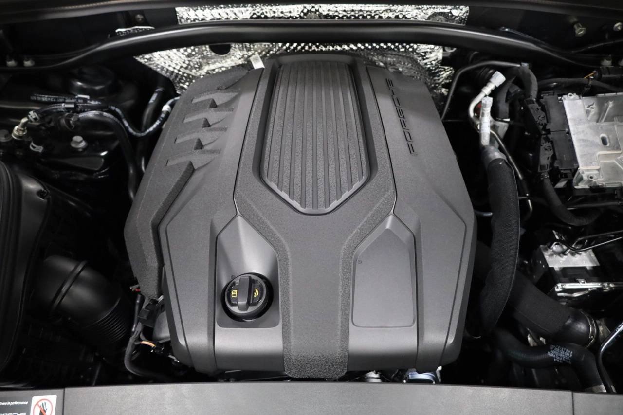 Used 2026 Volcano Grey Metallic Porsche  image 41