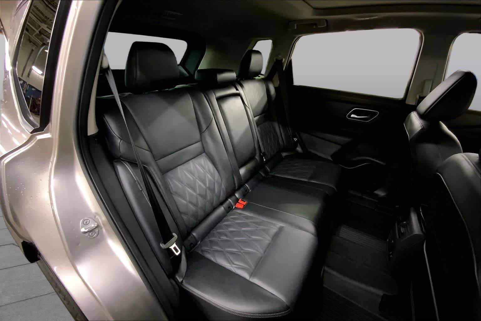Used 2023 Champagne Silver Metallic Nissan Platinum image 20