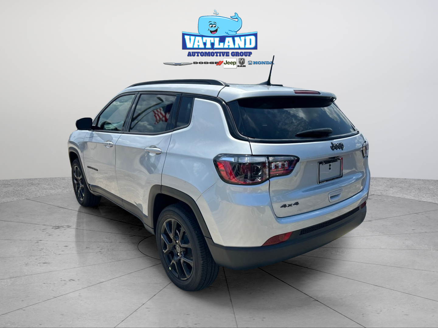 New 2026 Silver Zynith Metallic Clear-Coat Exterior Paint Jeep Latitude image 3