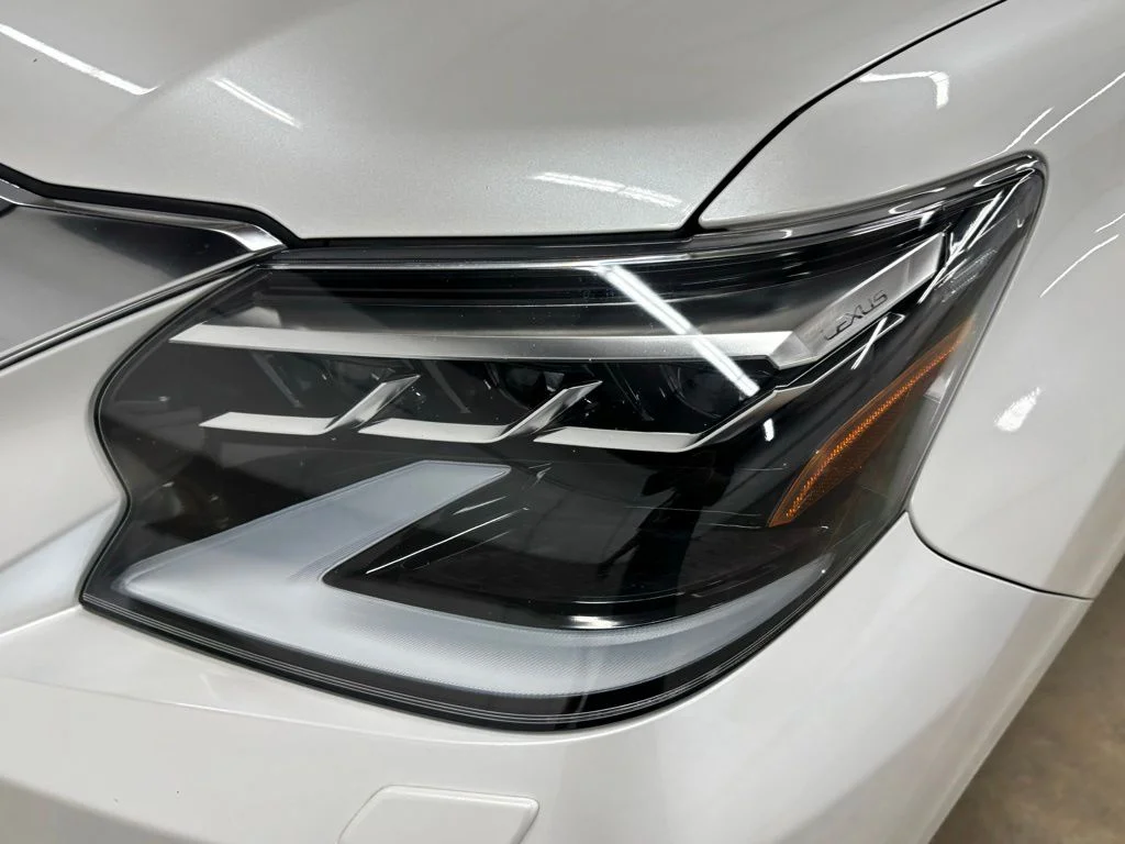 Used 2023 White Lexus 460 image 9