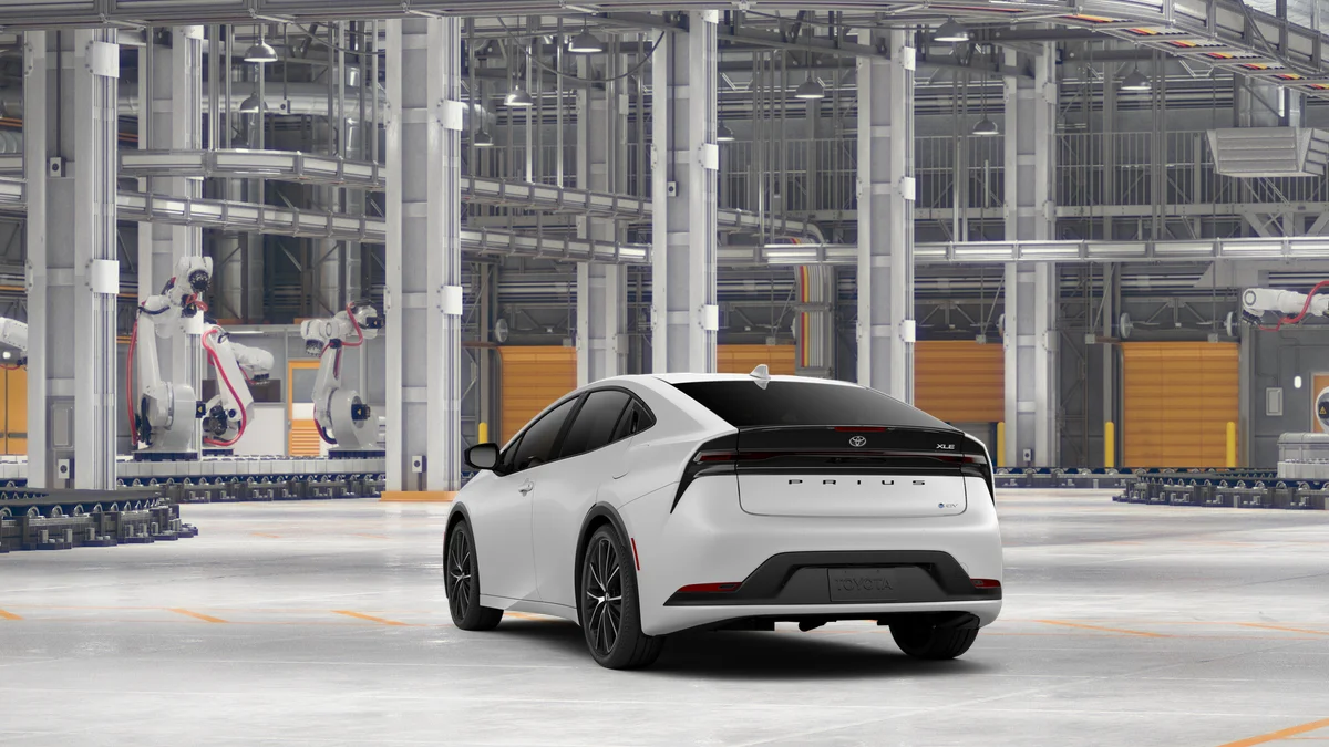 New 2027 Wind Chill Pearl Toyota XLE image 7
