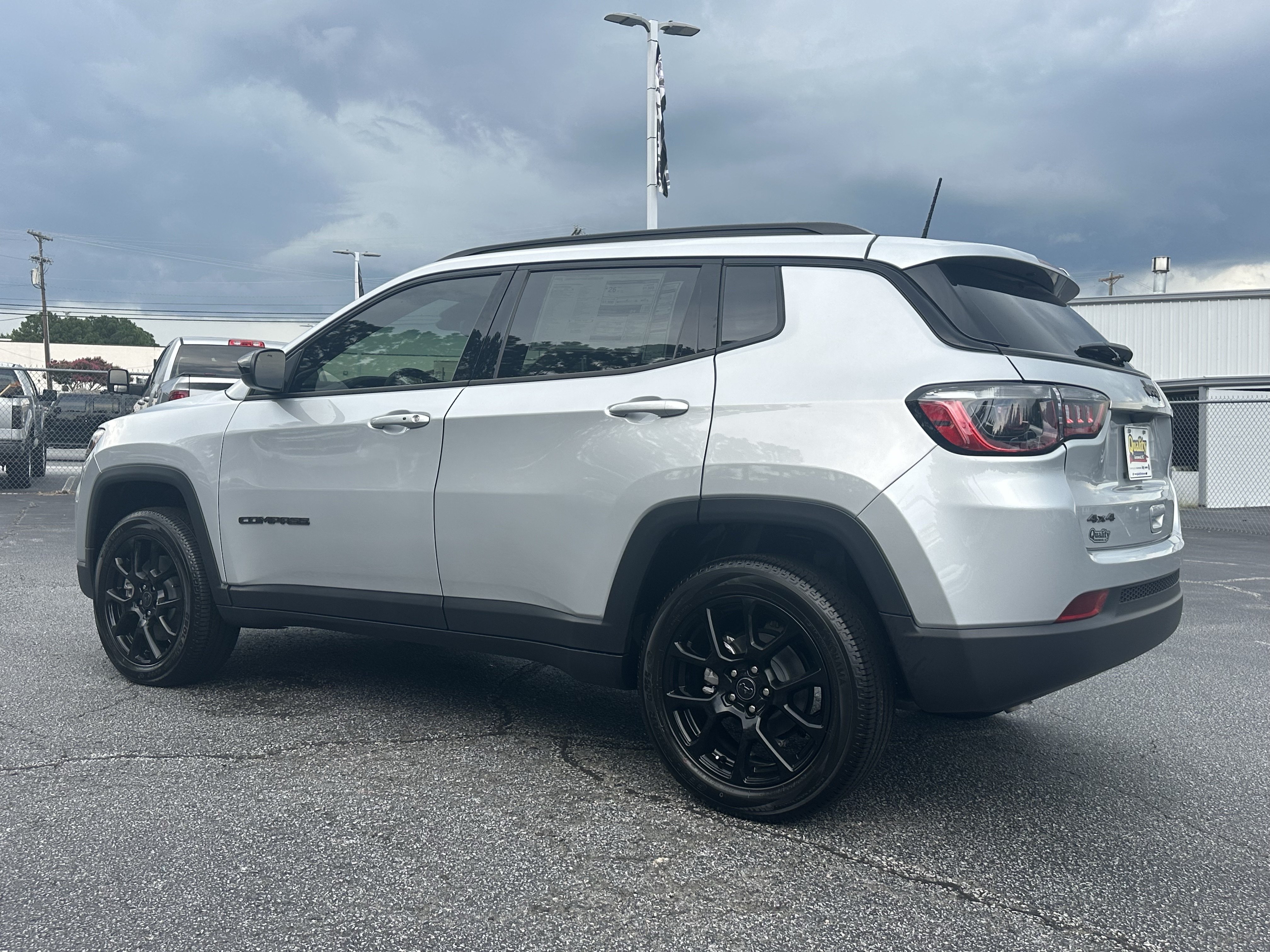 New 2026 Silver Zynith Metallic Clearcoat Jeep Latitude Altitude image 6