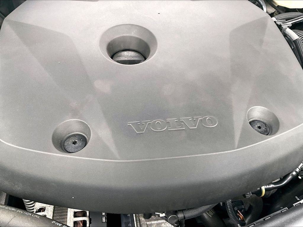 Used 2021 Black Volvo R-Design image 34
