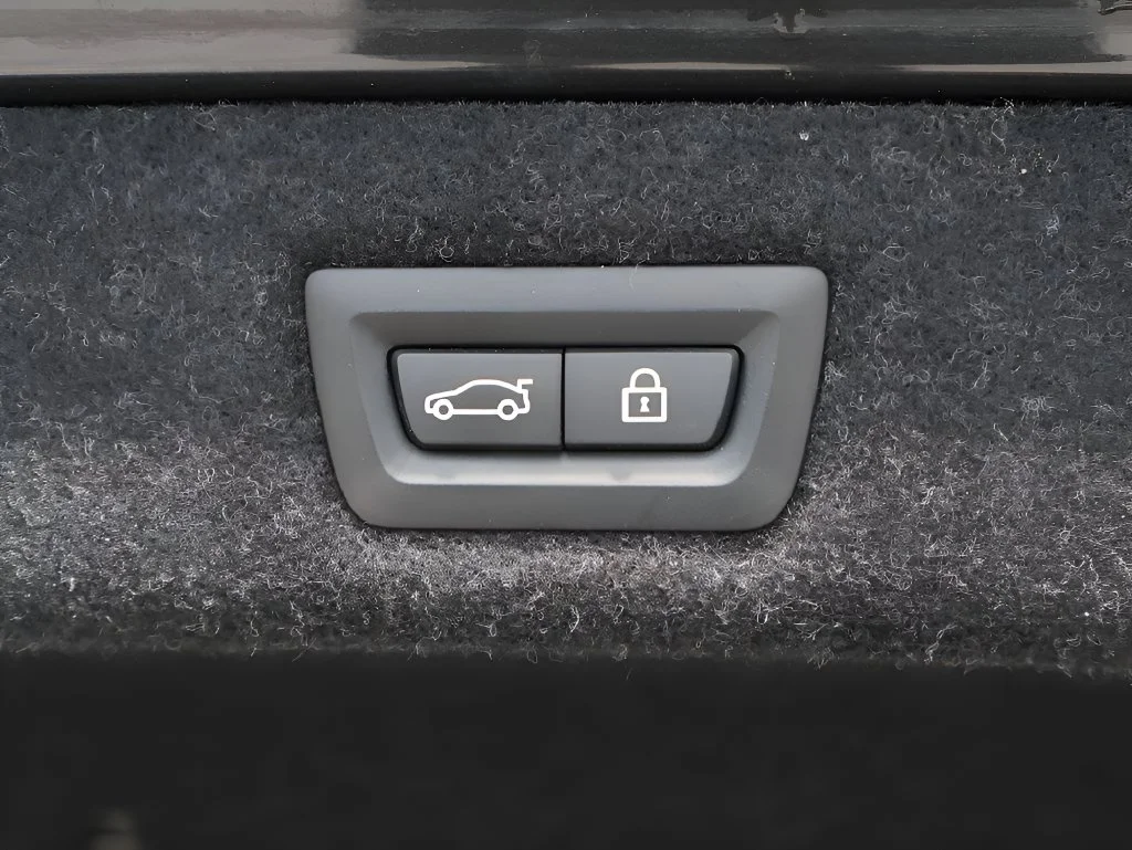 Used 2019 Gray BMW 530i xDrive image 18