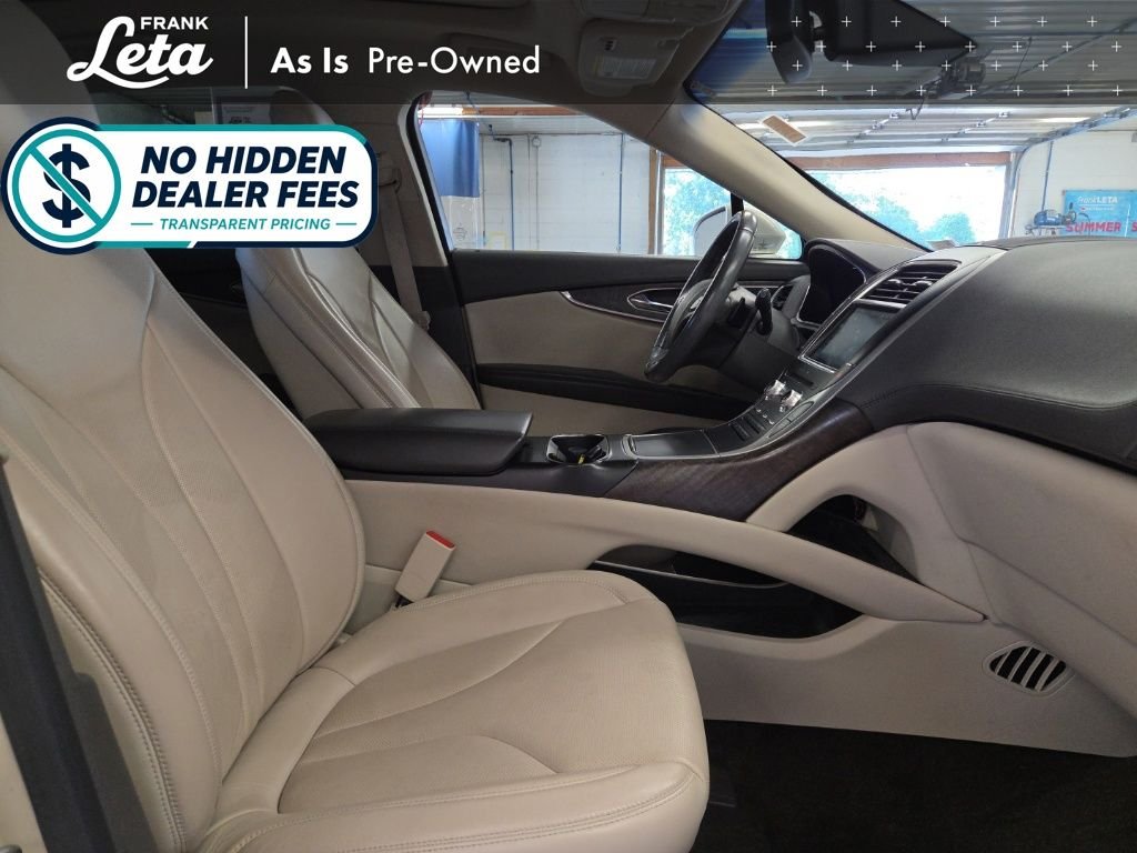 Used 2016 Platinum Dune Metallic Tri-Coat Lincoln  image 22