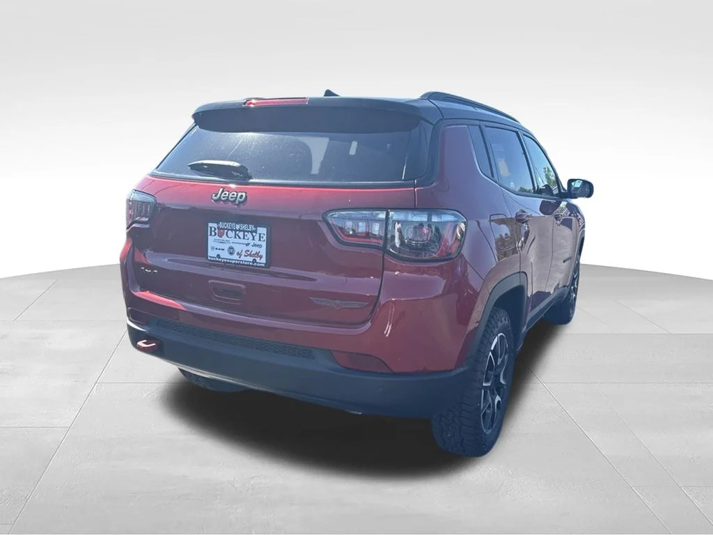 New 2026 Red Hot Pearl-Coat Exterior Paint Jeep Trailhawk image 3
