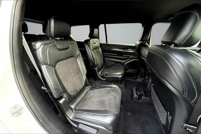 Used 2022 White Jeep Altitude image 27