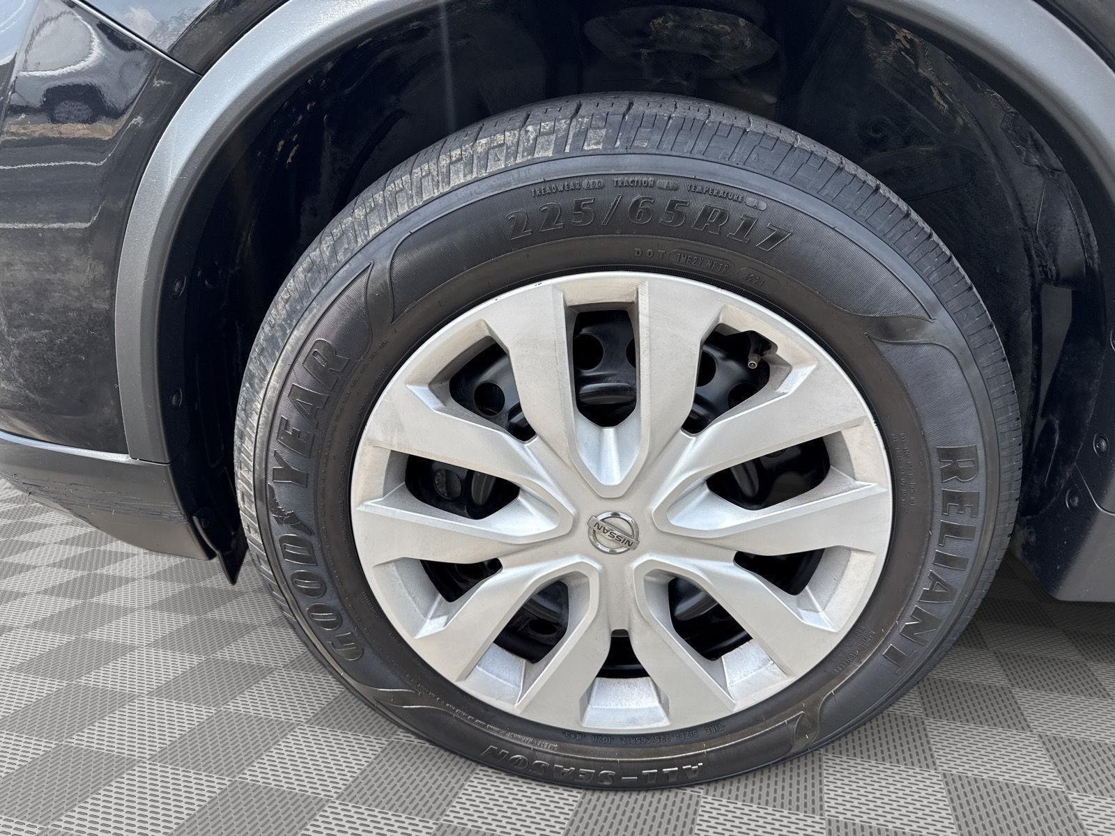 Used 2020 Magnetic Black Pearl Nissan S image 17