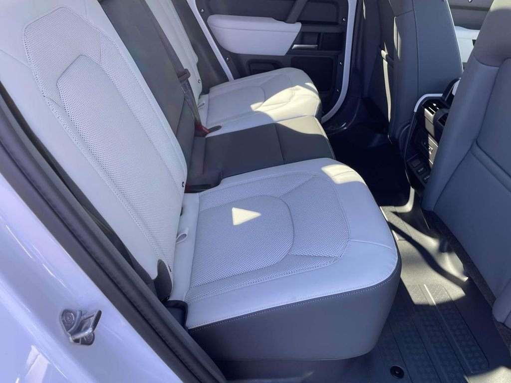 New 2026 Fuji White Land Rover S image 19