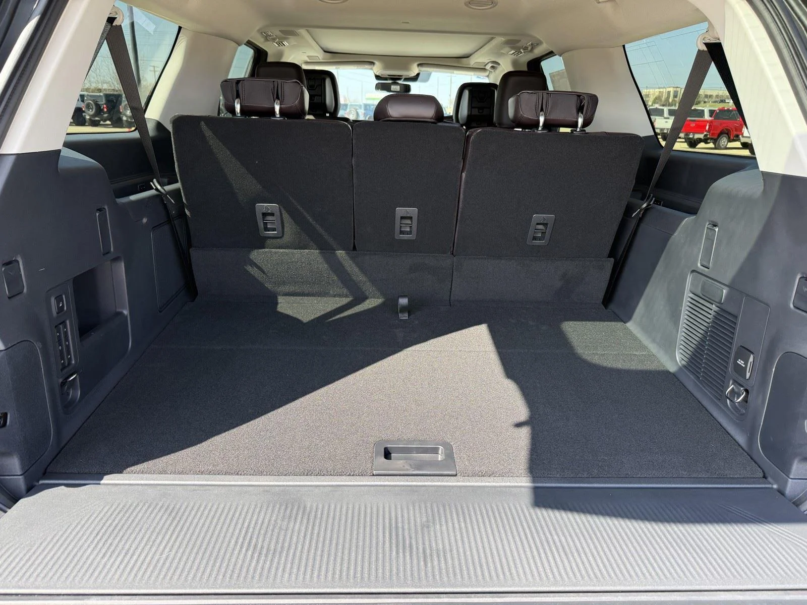 New 2026 Star White Metallic Tri-Coat Ford MAX Platinum® image 10