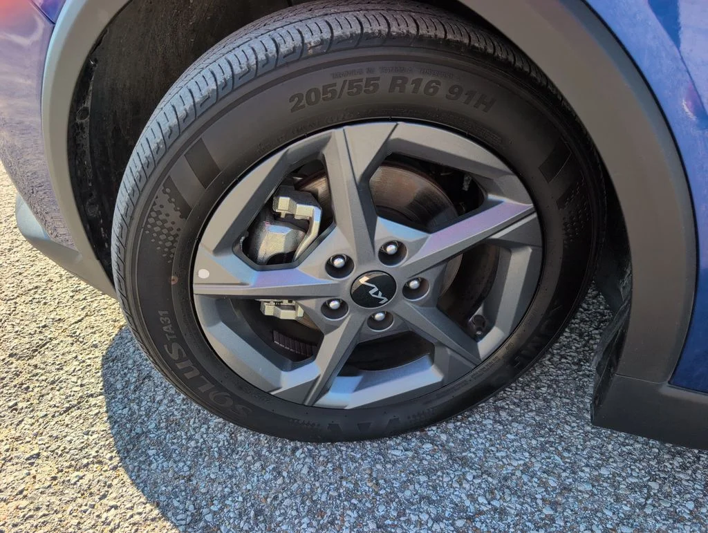 2025 Kia K4 LXS - Photo 10