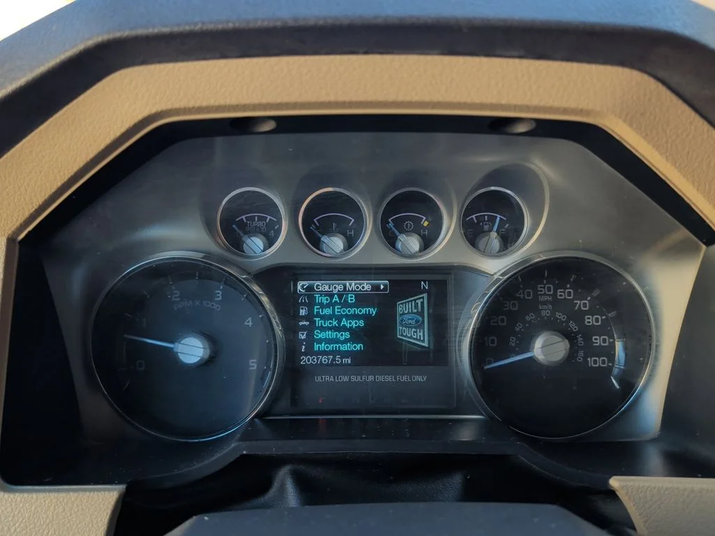 Used 2015 White Ford Lariat image 17