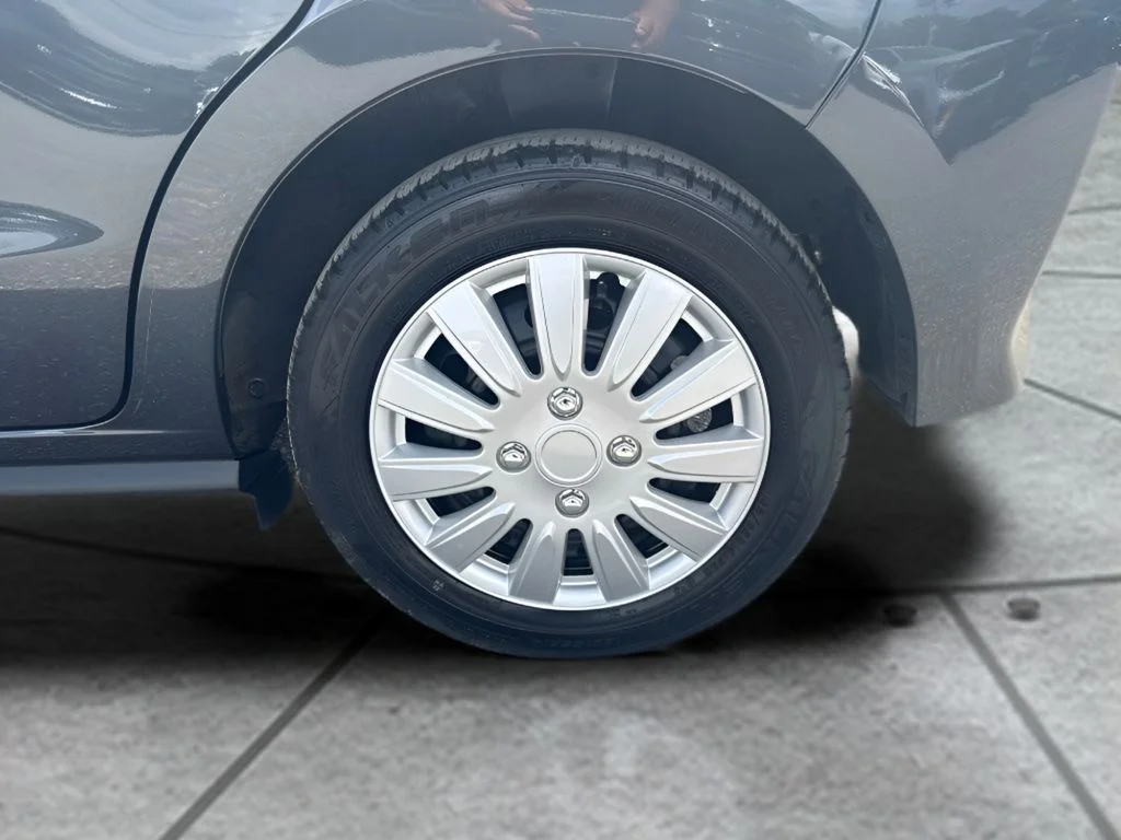 Used 2024  Mitsubishi ES image 18