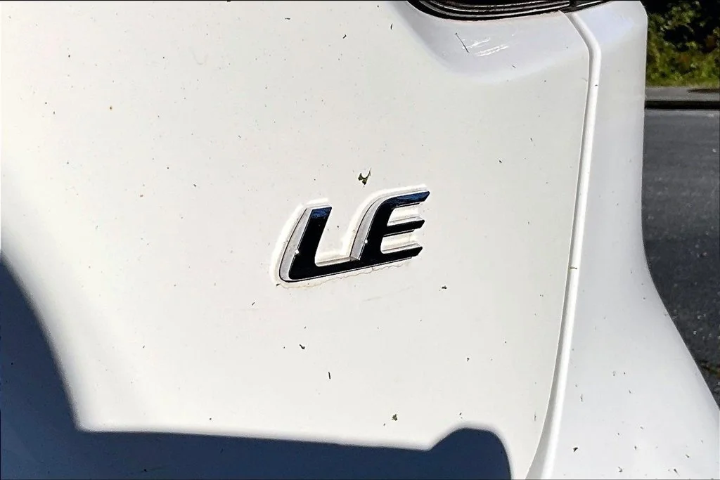 Used 2020 White Toyota LE image 29