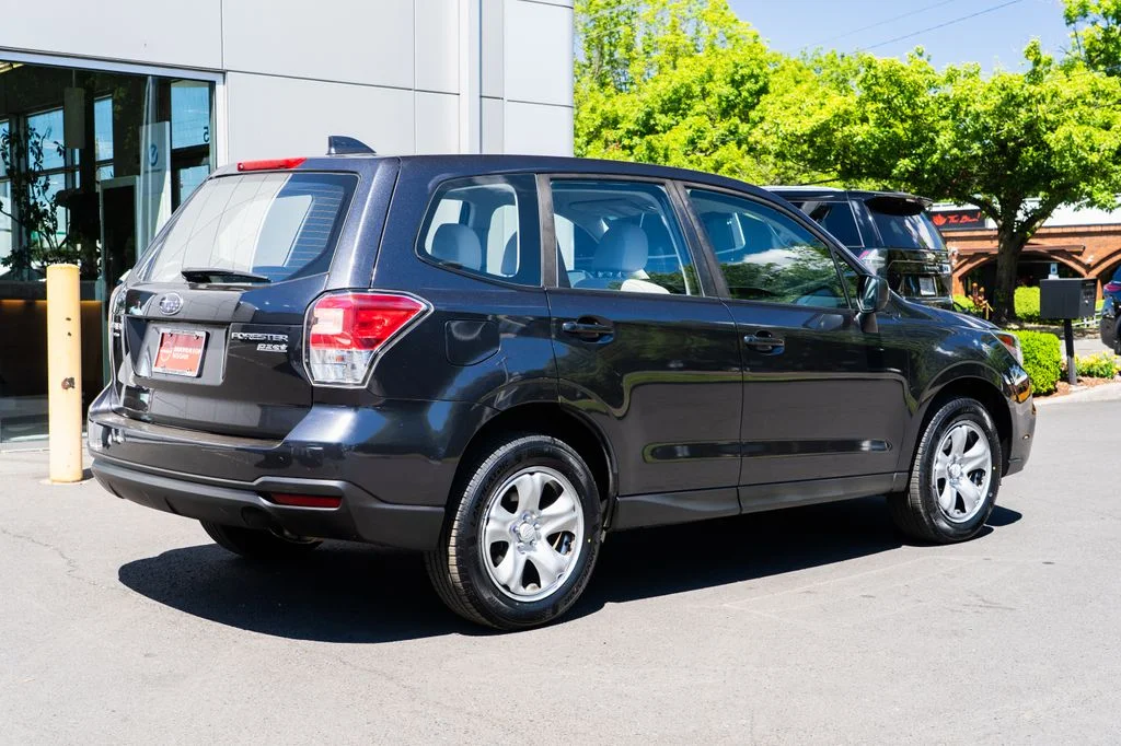 Used 2017 Gray Subaru 2.5i image 6