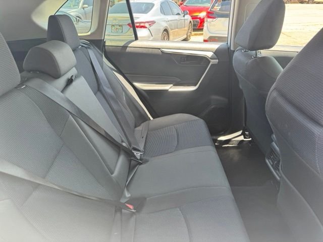 2025 Toyota RAV4 LE - Photo 18