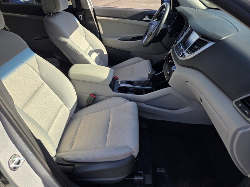 Used 2018 Molten Silver HYUNDAI VALUE FWD image 16
