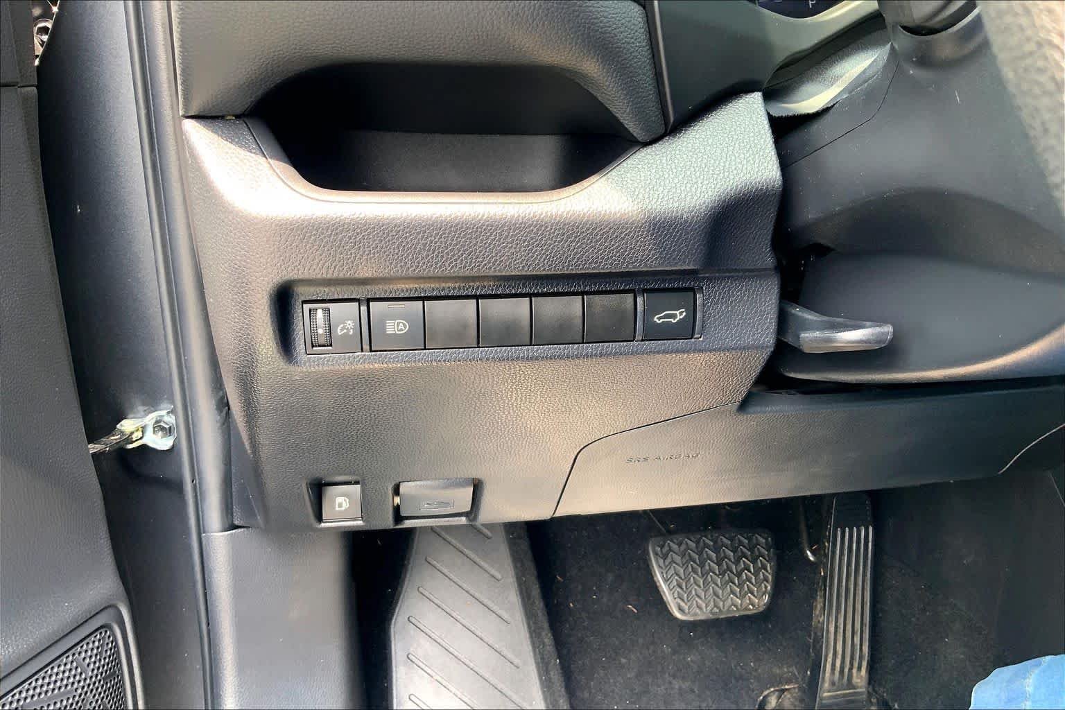 Used 2024 Magnetic Gray Metallic Toyota Hybrid XLE image 35