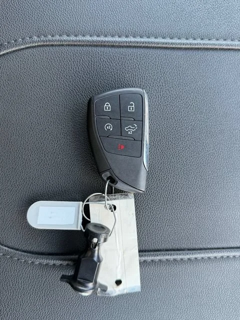 New 2025 Summit White Chevrolet LT image 17
