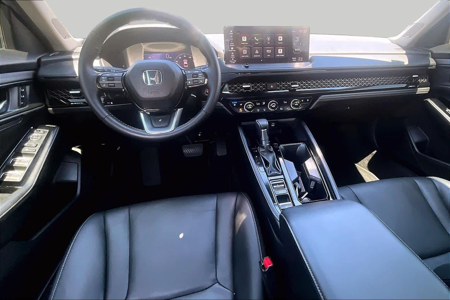 Used 2025 Urban Gray Pearl Honda Touring image 16