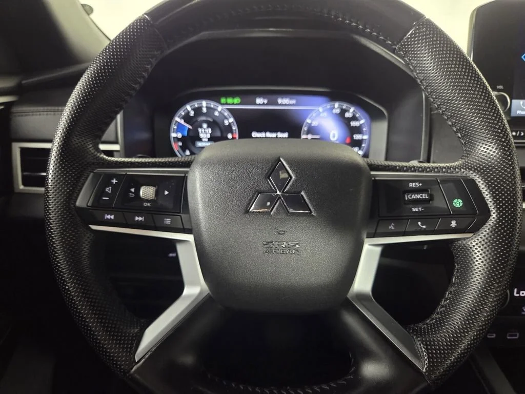 Used 2023 Black Mitsubishi SE Black Edition image 16