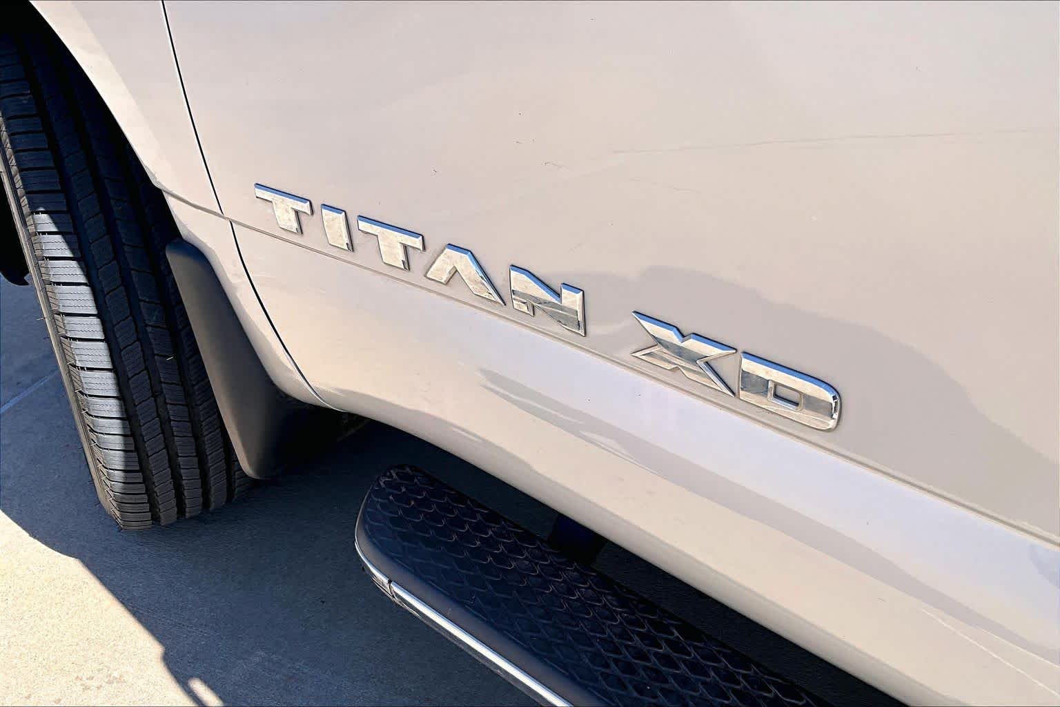 Used 2017 Brilliant Silver Nissan SL image 34
