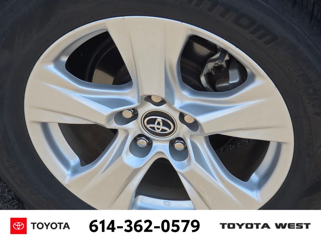 Used 2020 White Toyota XLE image 13