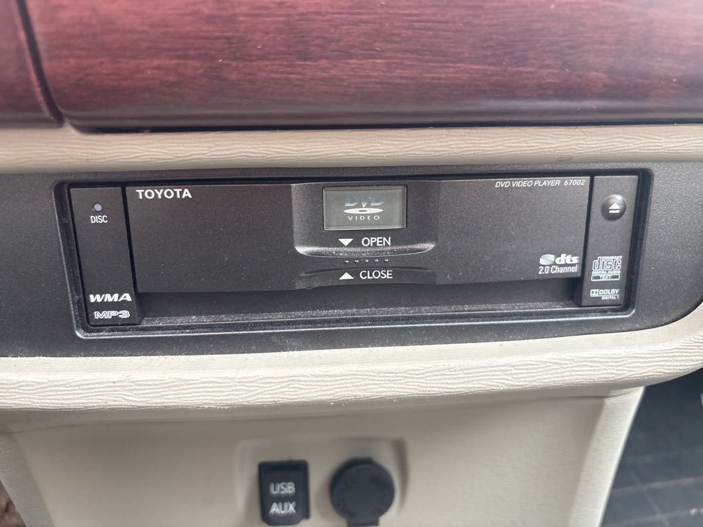 Used 2013 Black Toyota XLE image 25