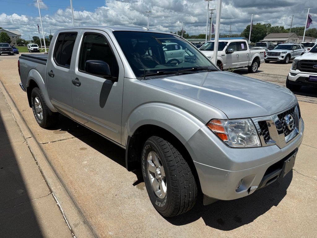 Used 2013 Brilliant Silver Nissan SV image 4