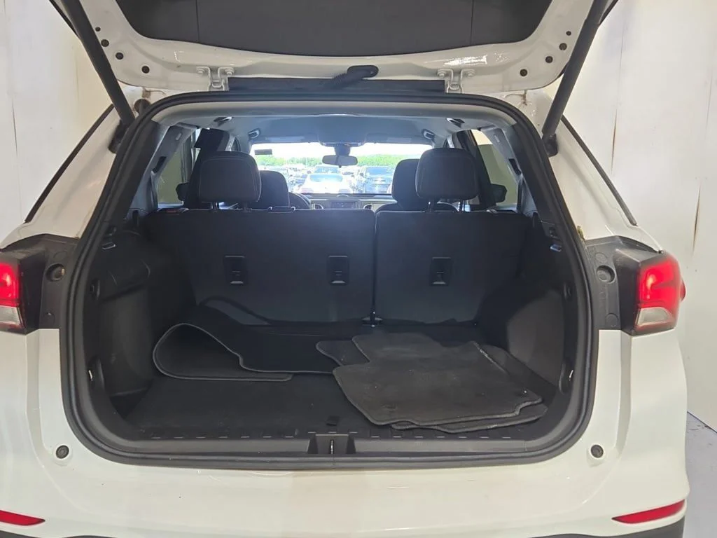 Used 2024 White Chevrolet LT image 11