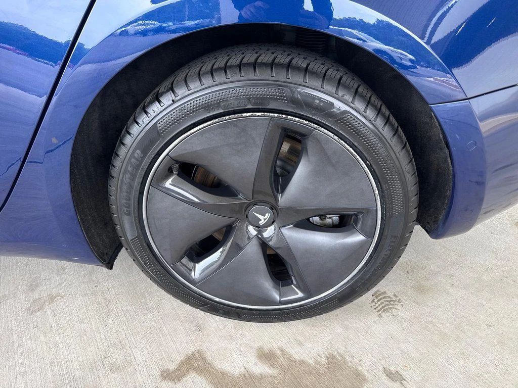 Used 2018 Deep Blue Metallic Tesla Long Range image 8
