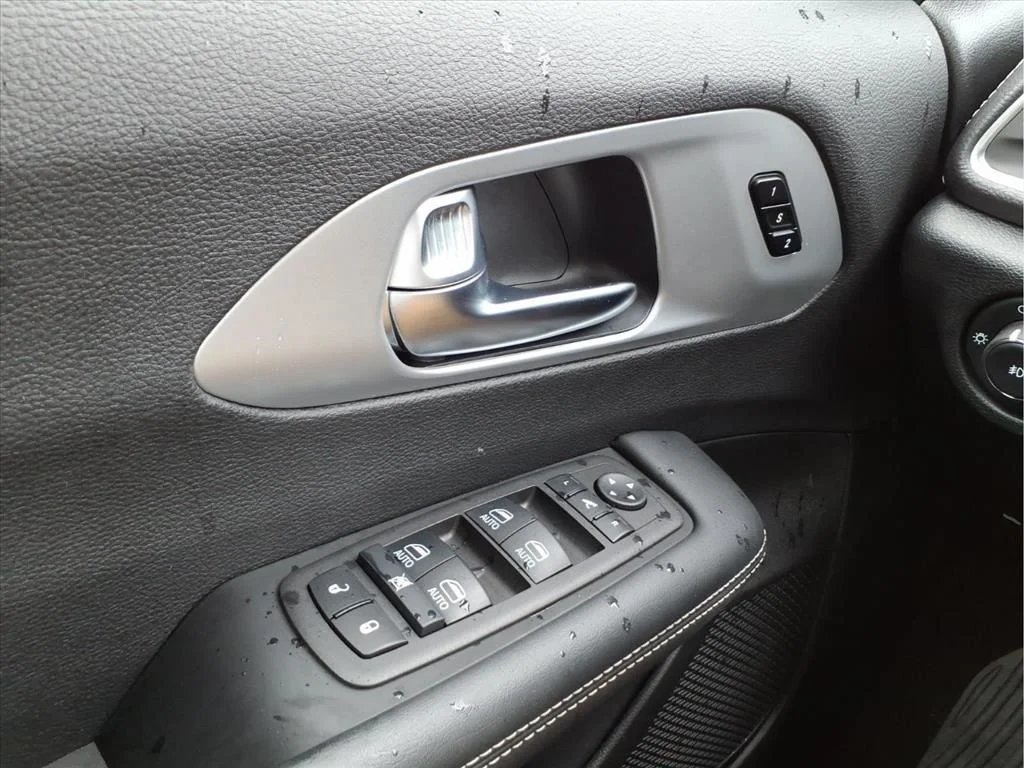 Used 2025 Black Chrysler Limited image 30