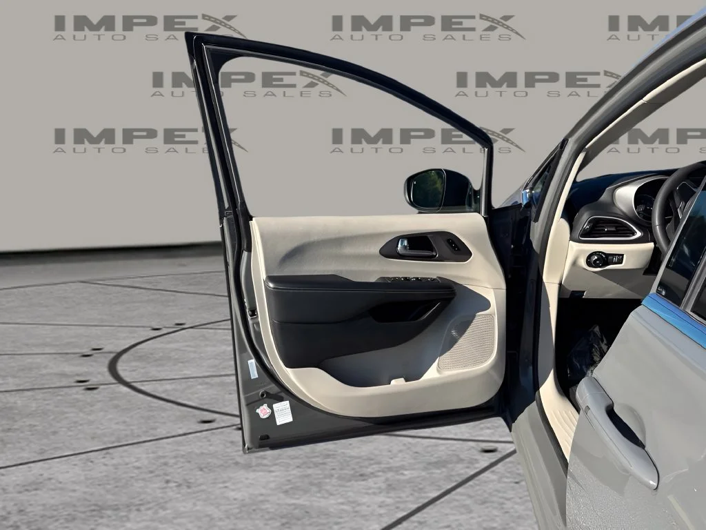Used 2023 White Chrysler Touring L image 24