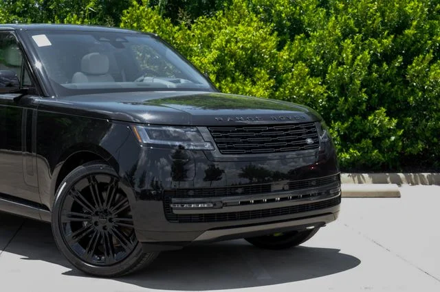 New 2026 Black Land Rover SE image 9